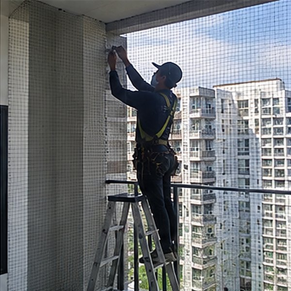 ช่างติดตาข่ายกันนก